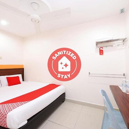 איפוה Oyo 575 Hotel Dns מראה חיצוני תמונה