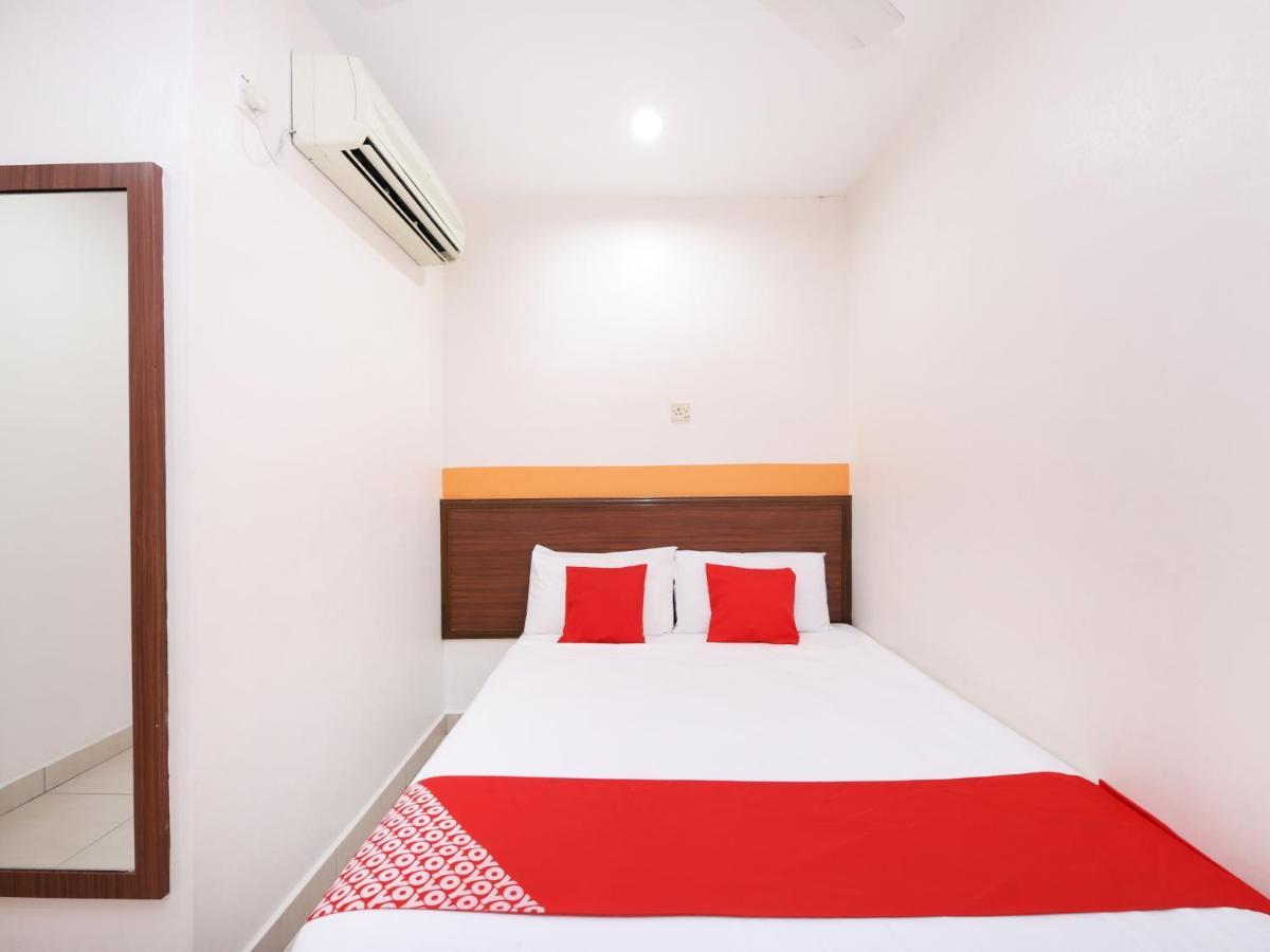 איפוה Oyo 575 Hotel Dns מראה חיצוני תמונה