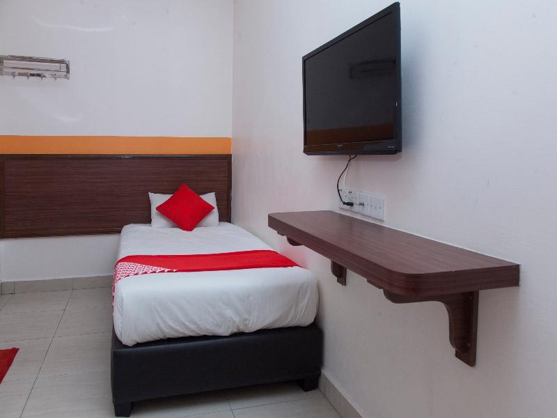 איפוה Oyo 575 Hotel Dns מראה חיצוני תמונה