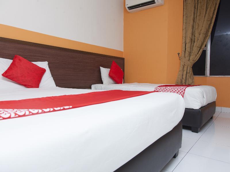 איפוה Oyo 575 Hotel Dns מראה חיצוני תמונה