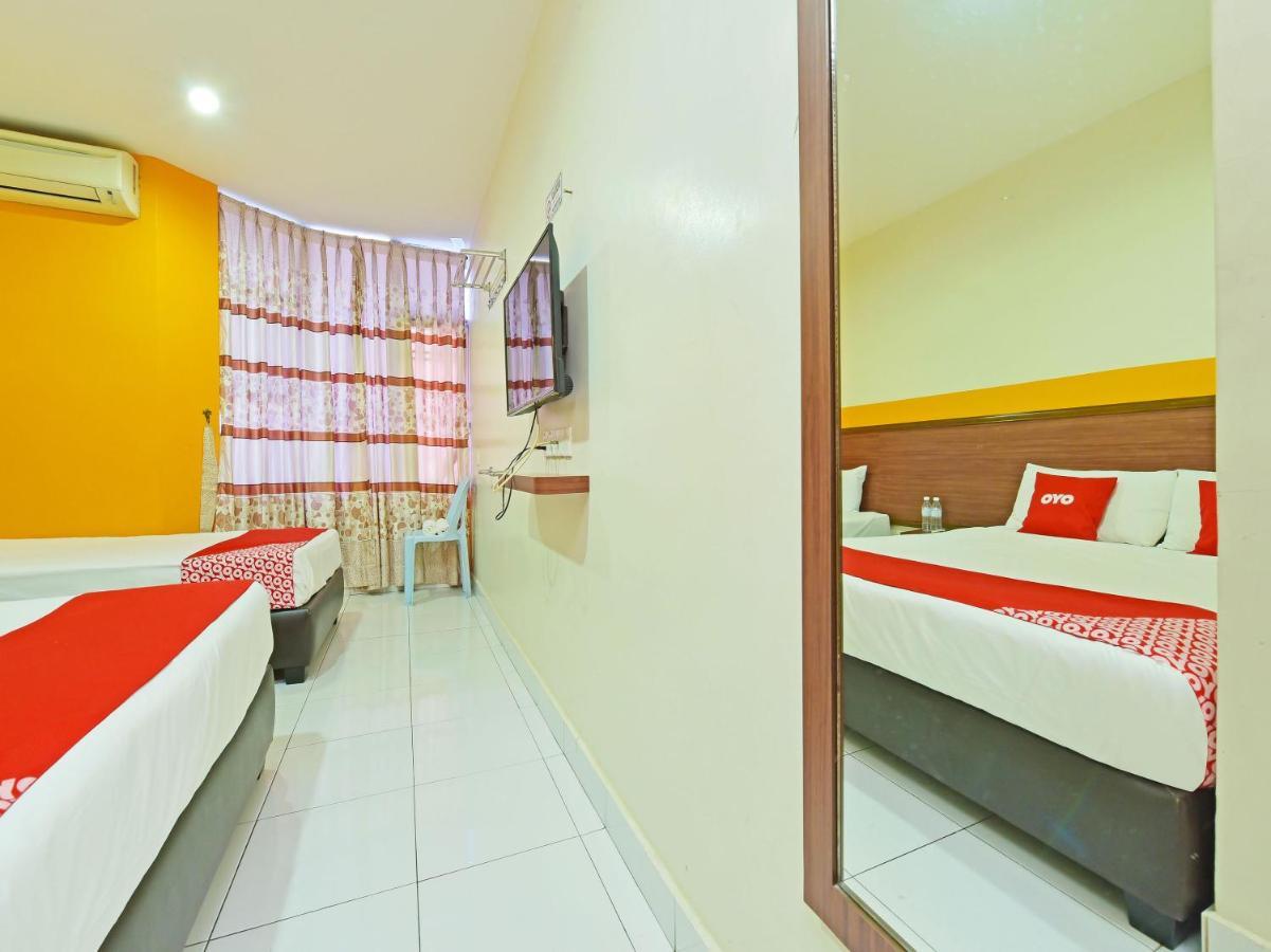 איפוה Oyo 575 Hotel Dns מראה חיצוני תמונה