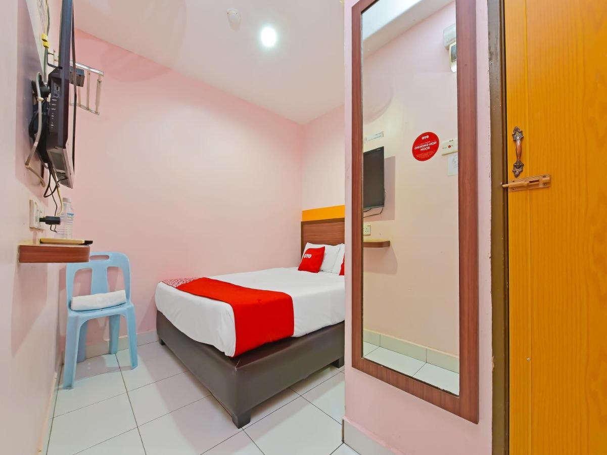 איפוה Oyo 575 Hotel Dns מראה חיצוני תמונה