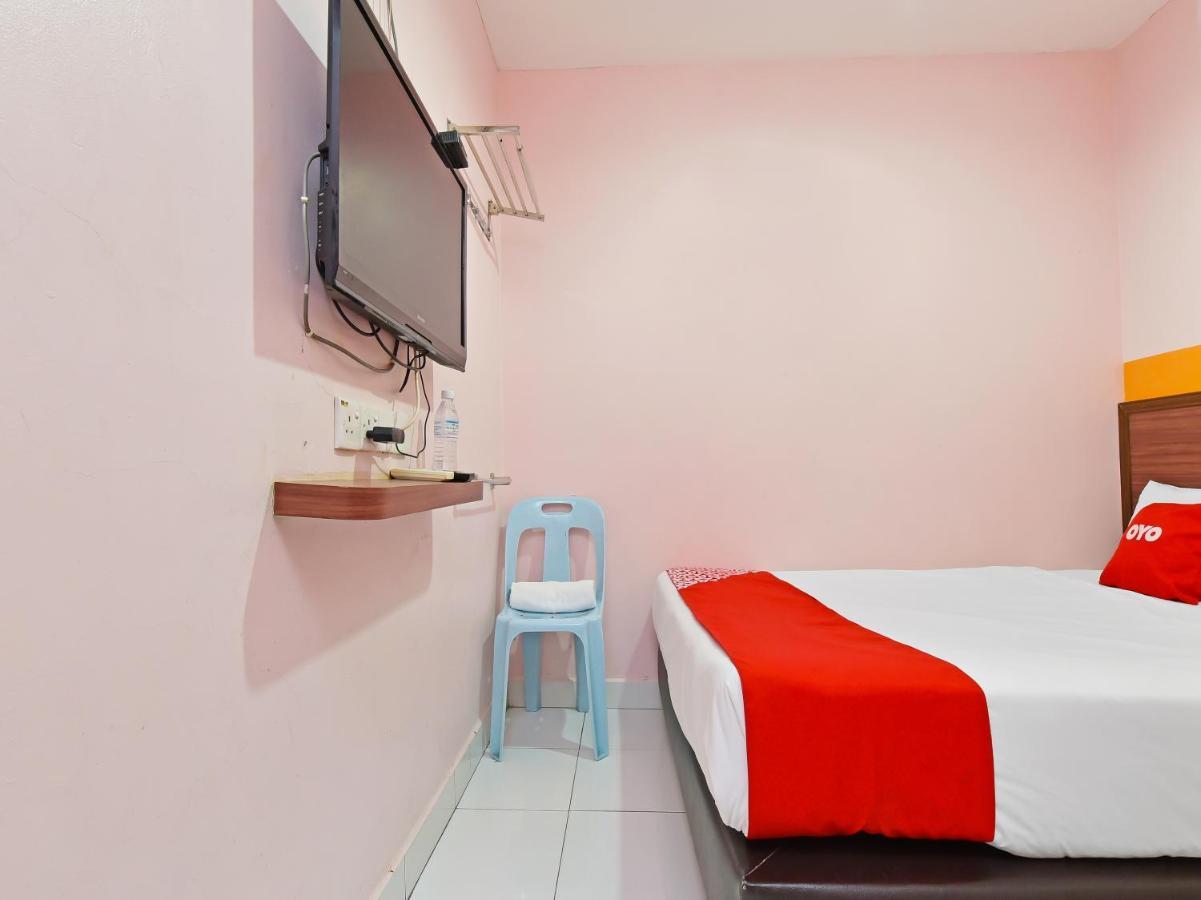 איפוה Oyo 575 Hotel Dns מראה חיצוני תמונה