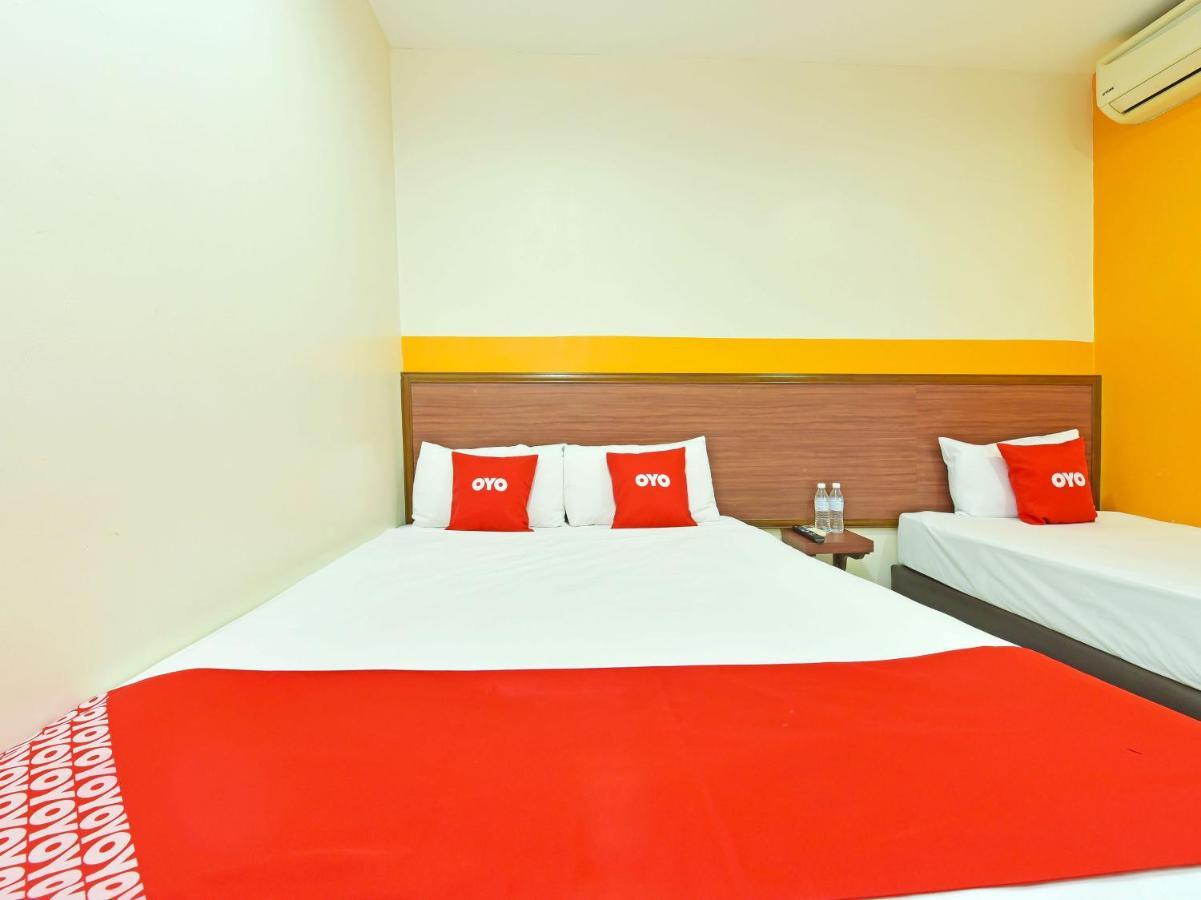 איפוה Oyo 575 Hotel Dns מראה חיצוני תמונה