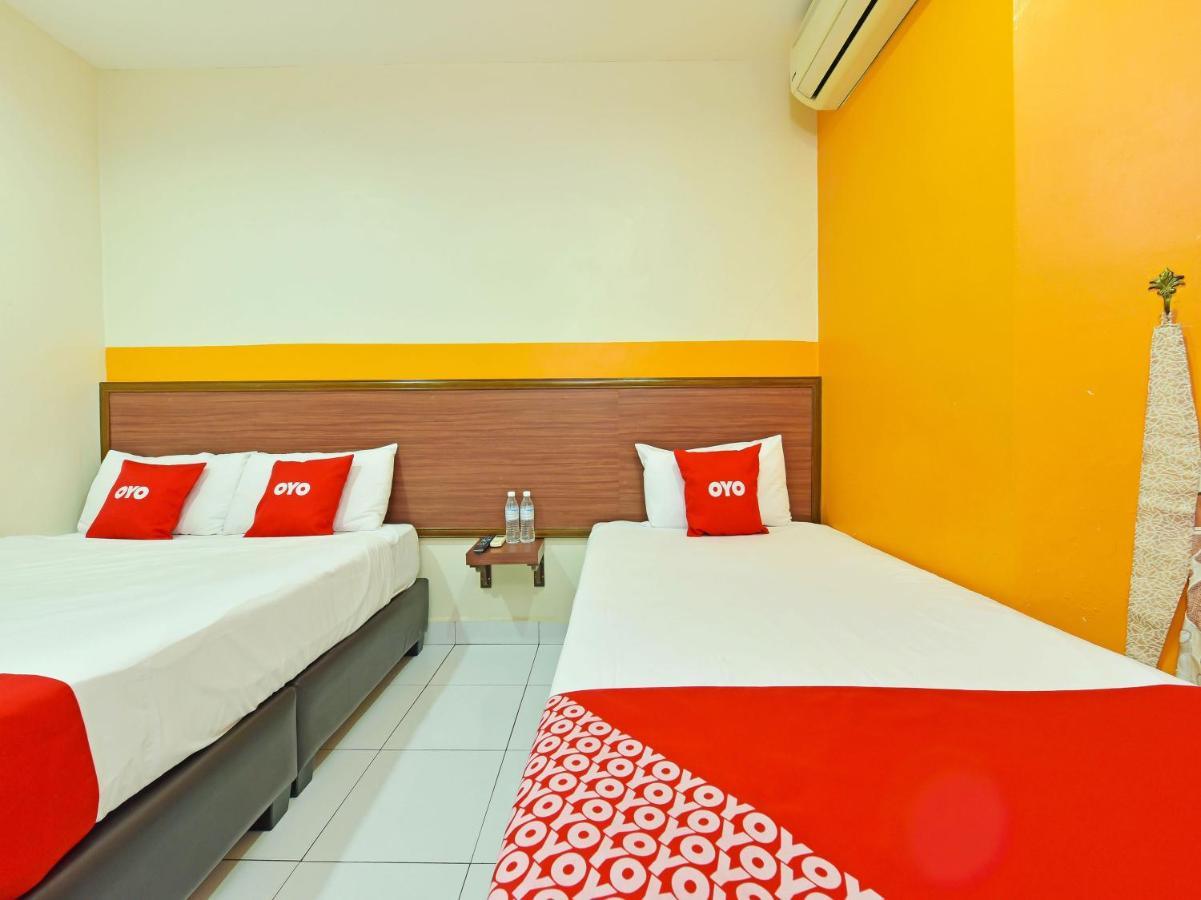 איפוה Oyo 575 Hotel Dns מראה חיצוני תמונה