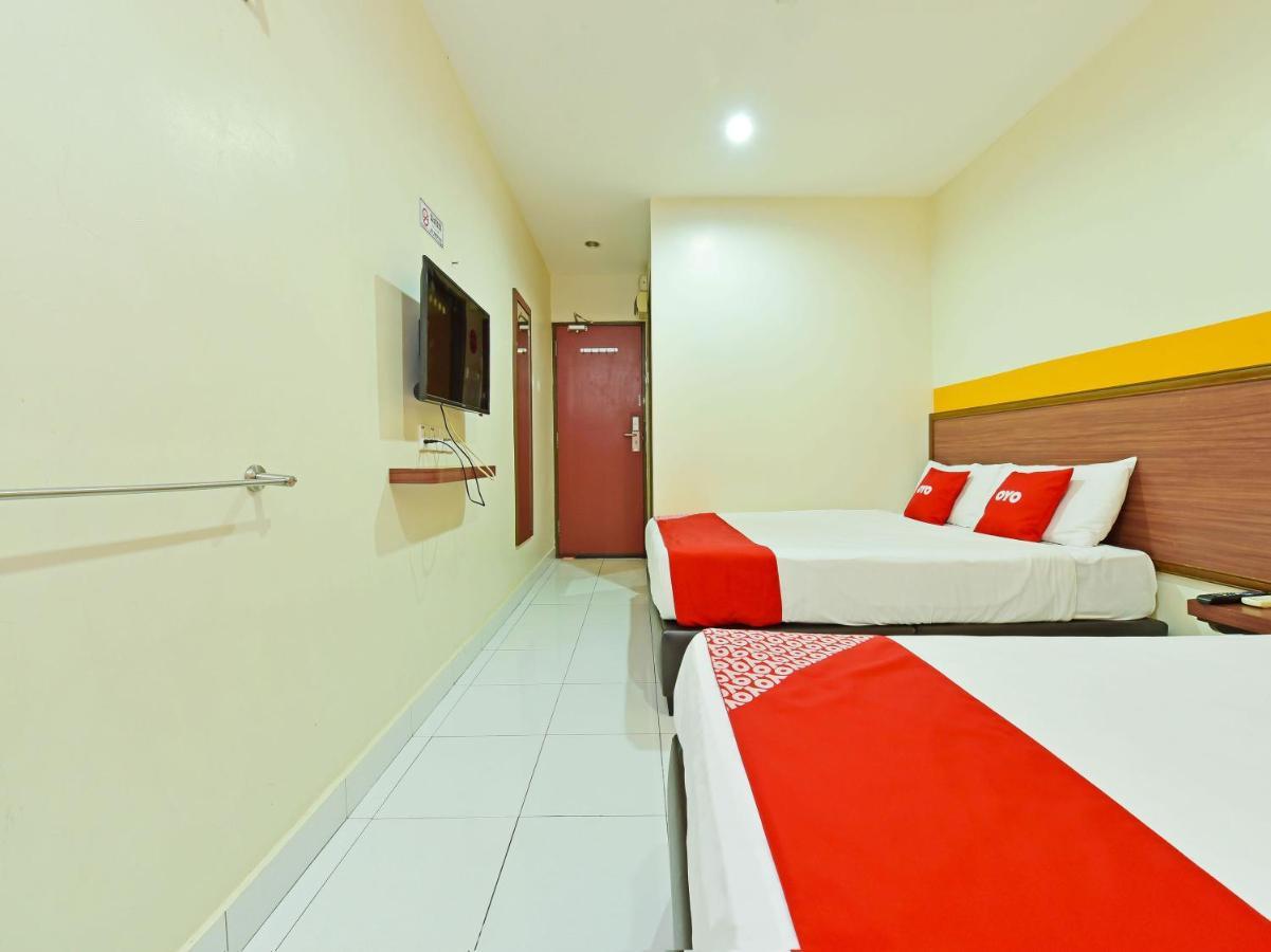 איפוה Oyo 575 Hotel Dns מראה חיצוני תמונה