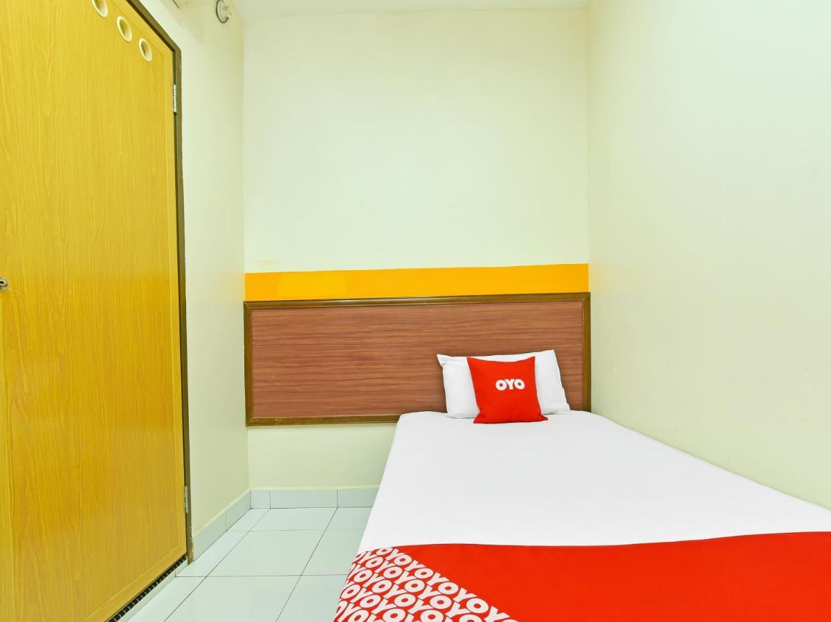 איפוה Oyo 575 Hotel Dns מראה חיצוני תמונה