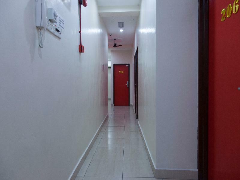 איפוה Oyo 575 Hotel Dns מראה חיצוני תמונה