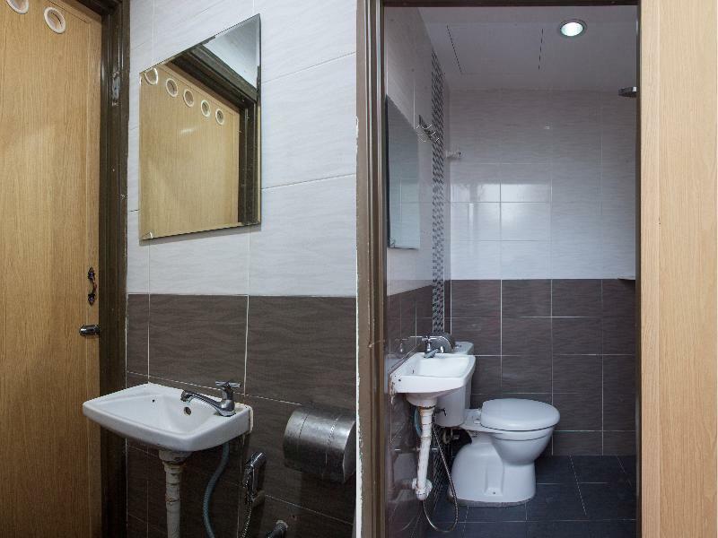 איפוה Oyo 575 Hotel Dns מראה חיצוני תמונה
