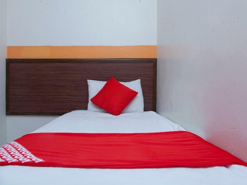 איפוה Oyo 575 Hotel Dns מראה חיצוני תמונה