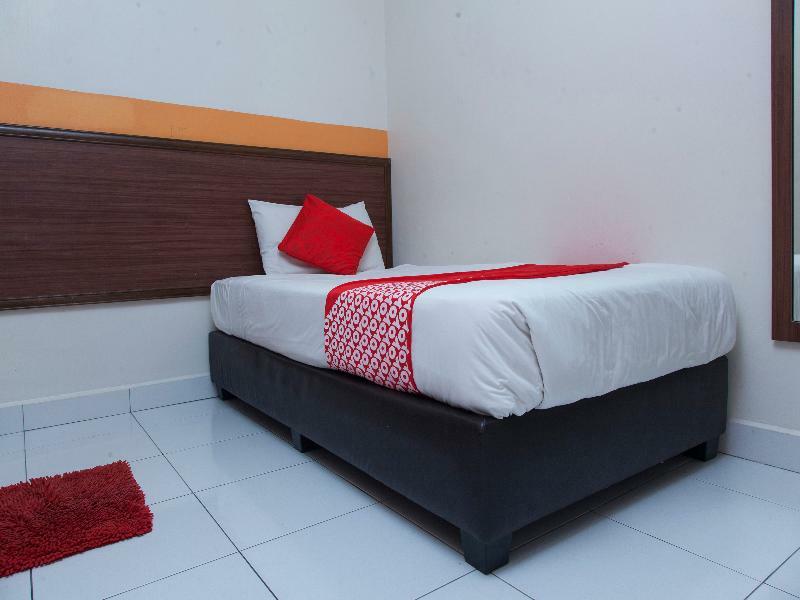 איפוה Oyo 575 Hotel Dns מראה חיצוני תמונה