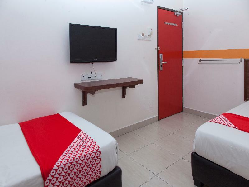 איפוה Oyo 575 Hotel Dns מראה חיצוני תמונה