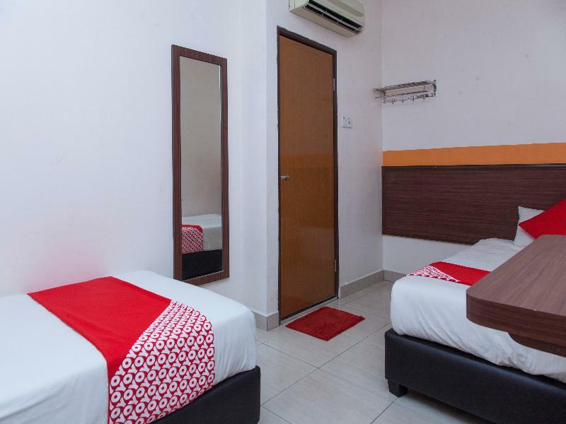 איפוה Oyo 575 Hotel Dns מראה חיצוני תמונה