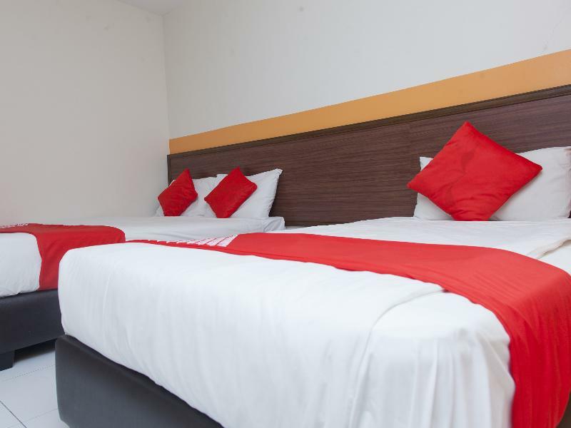 איפוה Oyo 575 Hotel Dns מראה חיצוני תמונה