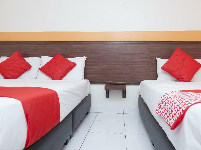 איפוה Oyo 575 Hotel Dns מראה חיצוני תמונה